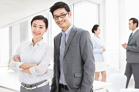 专业团队商务男女在办公室背景