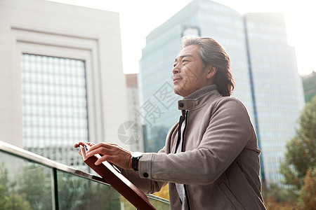 自信的商务男士图片