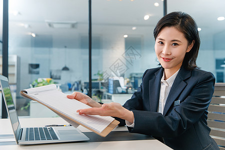 客户至上青年女客服人员背景