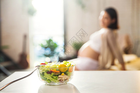 蔬菜沙拉刀叉前景花高清图片