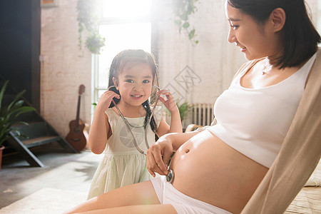 孕妇妈妈和小女孩图片