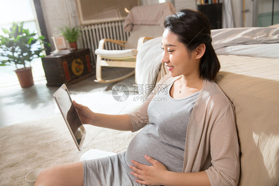 孕妇的家庭生活图片