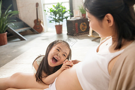 孕妇妈妈和小女孩图片