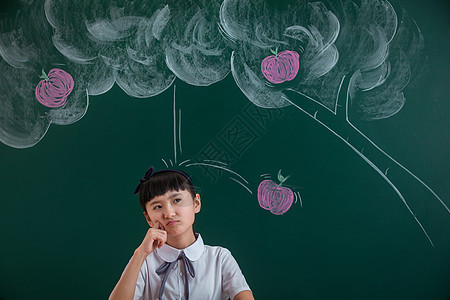 小学女生在教室图片