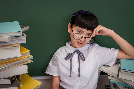 疲劳的小学女生图片