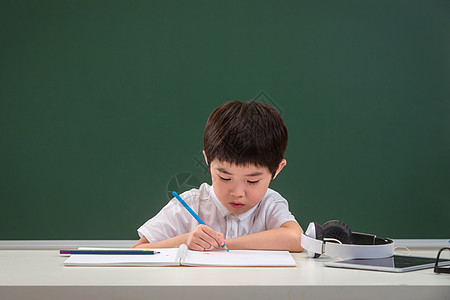 小学生在线学习图片