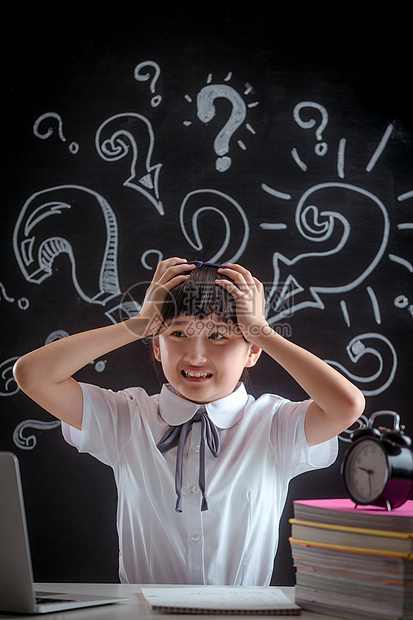 挫败的小学女生图片