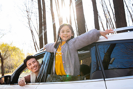 幸福家庭户外自驾游图片