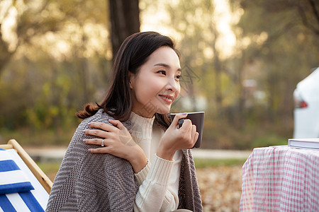 青年女人露营图片