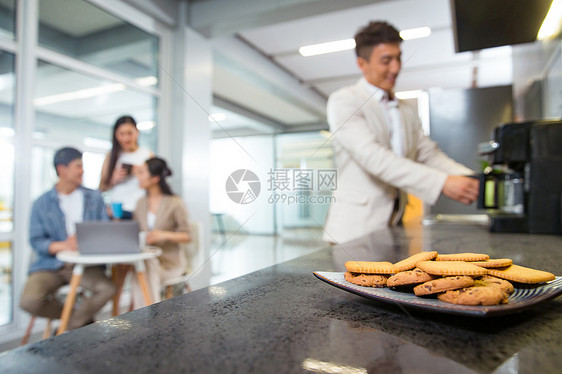 商务青年青年男女图片