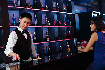 服务生酒吧服务员背景
