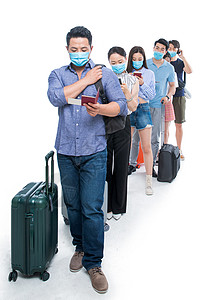 拿着行李戴口罩排队等待的旅客图片