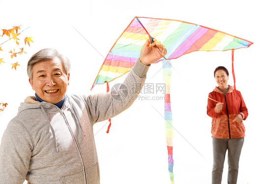 老年夫妇放风筝图片