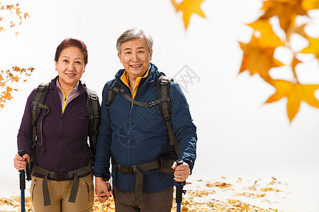 老年夫妇徒步旅行图片