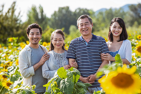 花海里的幸福家庭图片