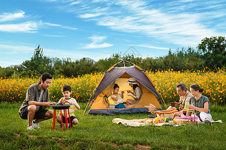 孩子户外帐篷活动快乐的一家人在郊外野炊背景