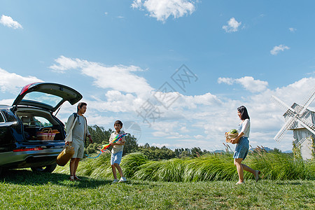 儿童风车幸福家庭快乐郊游背景