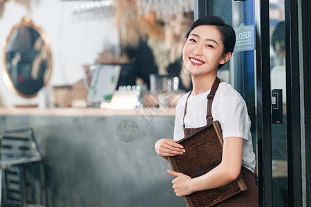 拿着托盘的咖啡店服务员图片