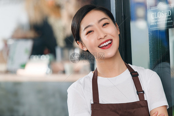 咖啡店的女服务员图片