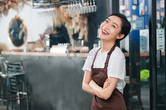 咖啡店的女服务员图片