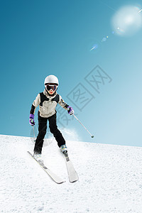 滑雪的青年女人图片