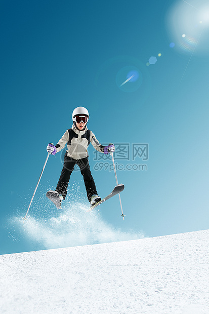 滑雪的青年女人图片