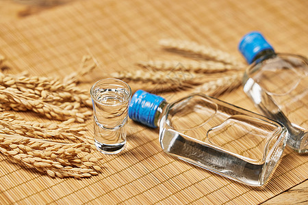 传统精酿小麦白酒图片