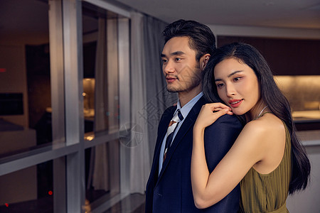 商务情侣背后拥抱图片素材
