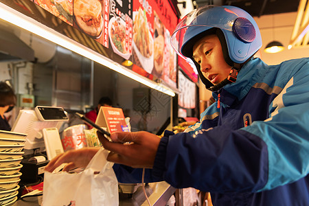 外卖员在餐厅取餐图片