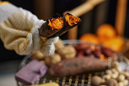 炭火烤红薯图片