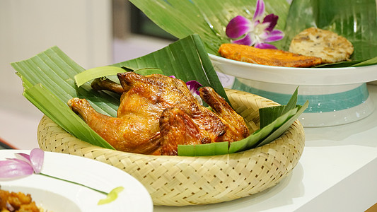 东南亚特色美食泰式椰香烤鸡图片