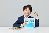 模拟金融的商务小男孩图片