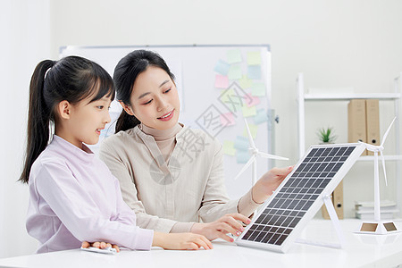 了解自我母女学习了解太阳能源背景