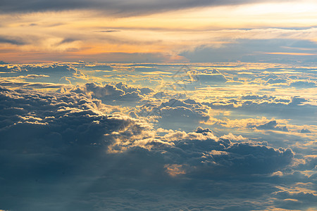 超美高层云海图片