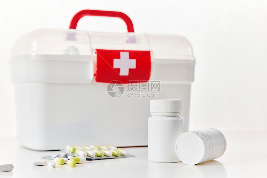 家用医药箱和药品图片