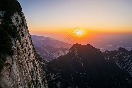 华山震撼日落背景图片