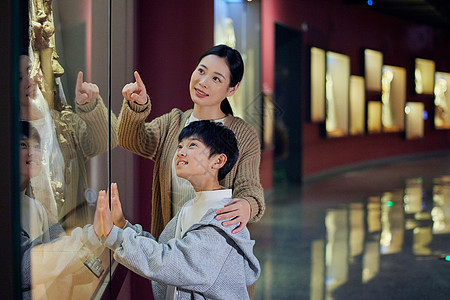 科普素材母子儿童在博物馆参观背景