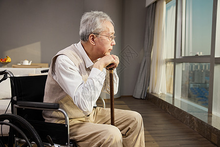 拄着拐杖孤单的老年人背景图片