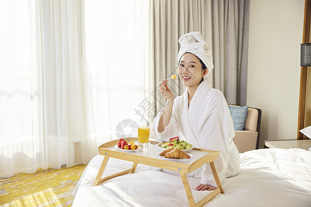 酒店休闲女性享受下午茶时光图片