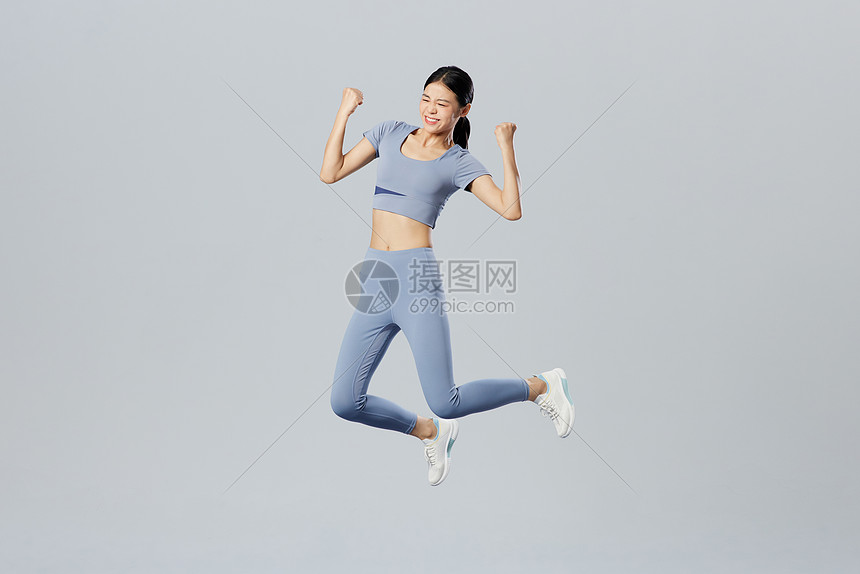 创意悬浮活力健身女性形象图片