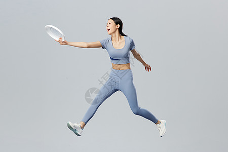 创意瑜伽创意悬浮健身女性丢飞盘背景