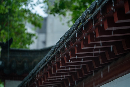 春雨下的古建筑图片