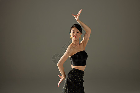 傣族女性舞蹈身姿背景图片