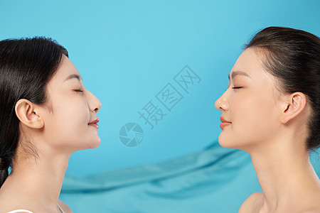 美容护肤双人女性面对面图片