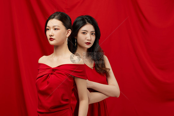 时尚红色双人摩登女性图片