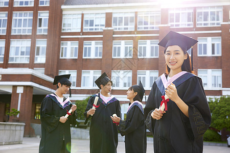 青年大学生毕业形象图片