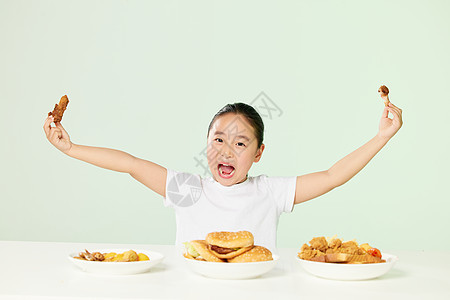 小女孩暴饮暴食图片