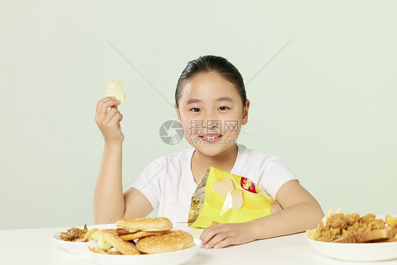 小女孩暴饮暴食图片