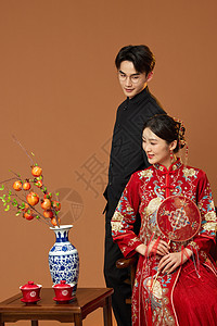 年轻夫妻中式结婚形象图片
