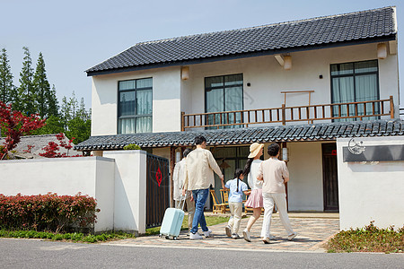 一家五口旅游回家图片